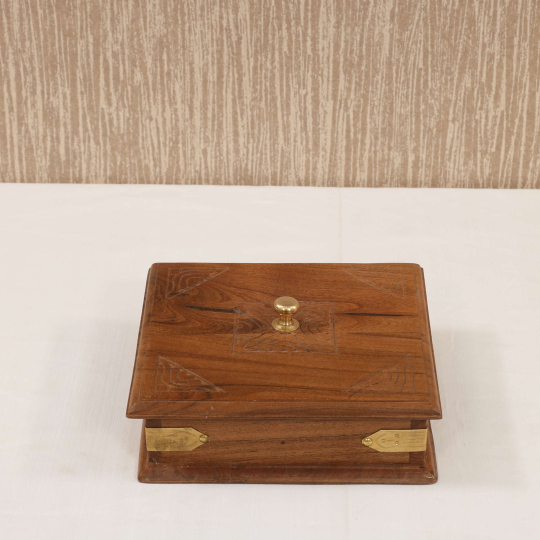 Quaint wooden storage box Wooden Box